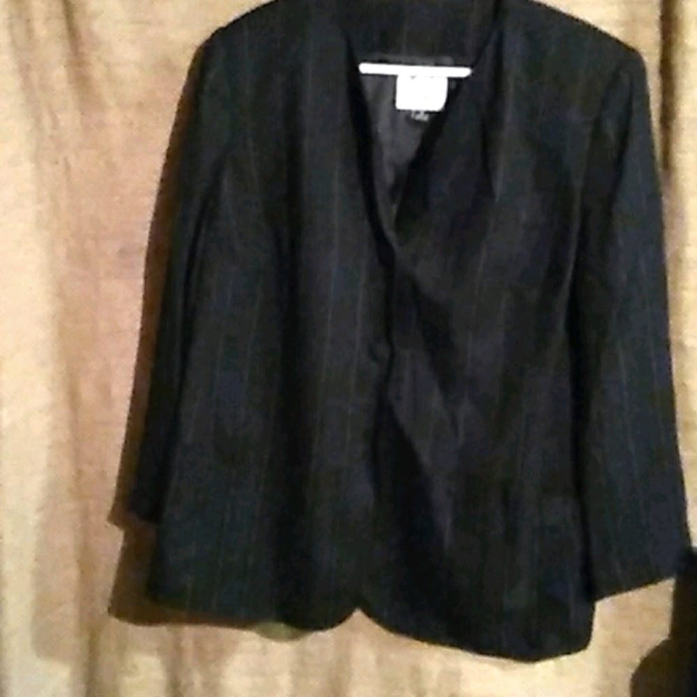Le suit black striped suit